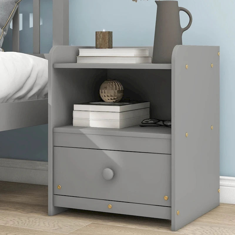 Graues Bett aus Kiefernholz in voller Größe mit Lattenkopf- und Fußteil - kein Boxspringbett erforderlich, Nachttisch inbegriffen