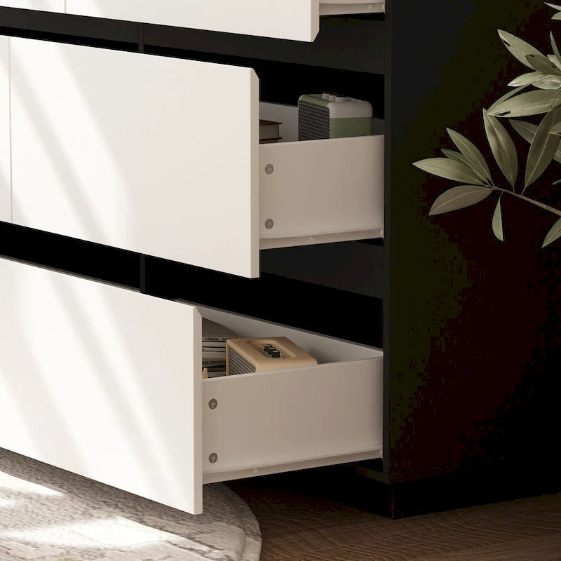 Kommode mit geräumigen Schubladen, grifflosem Design und Schubladen-Organizer