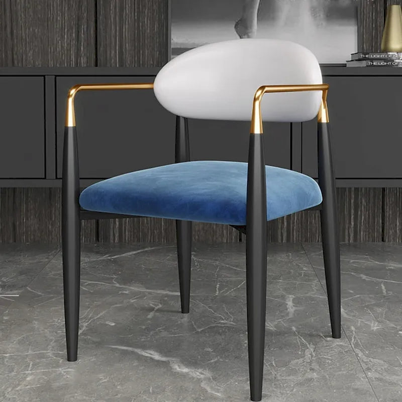 Chaises de salle à manger modernes avec accents en velours, fauteuils avec dossier à poignée en similicuir PU et pieds en métal