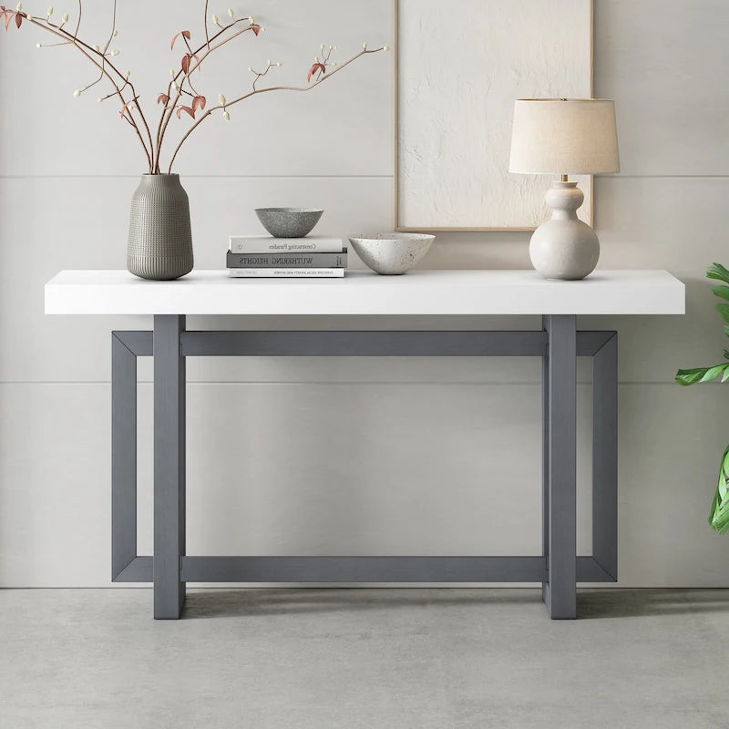 Konsolentisch mit industriell inspiriertem Beton-Holz-Design