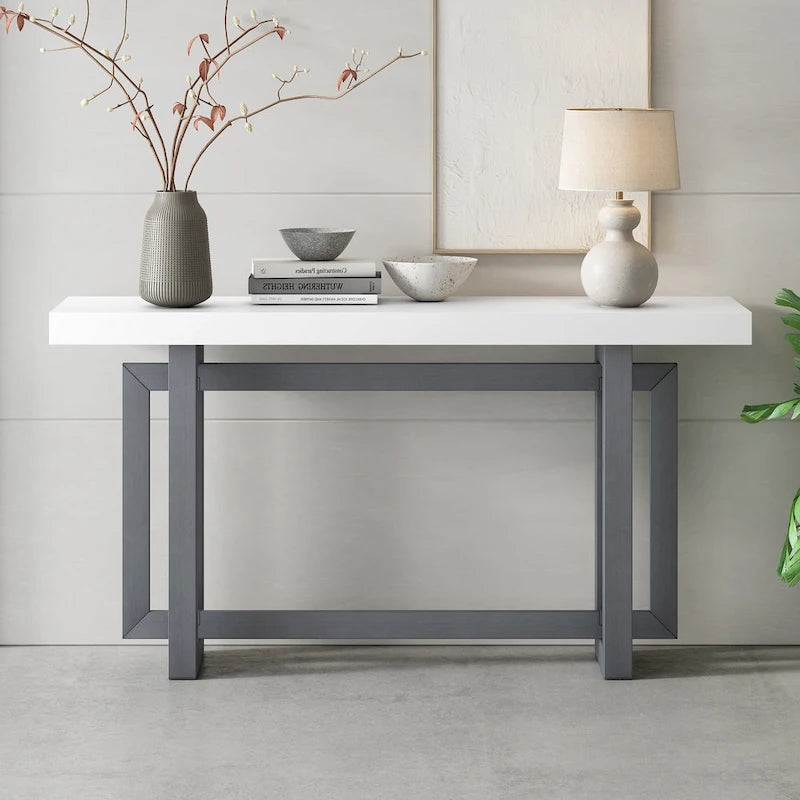 Konsolentisch mit industriell inspiriertem Beton-Holz-Design