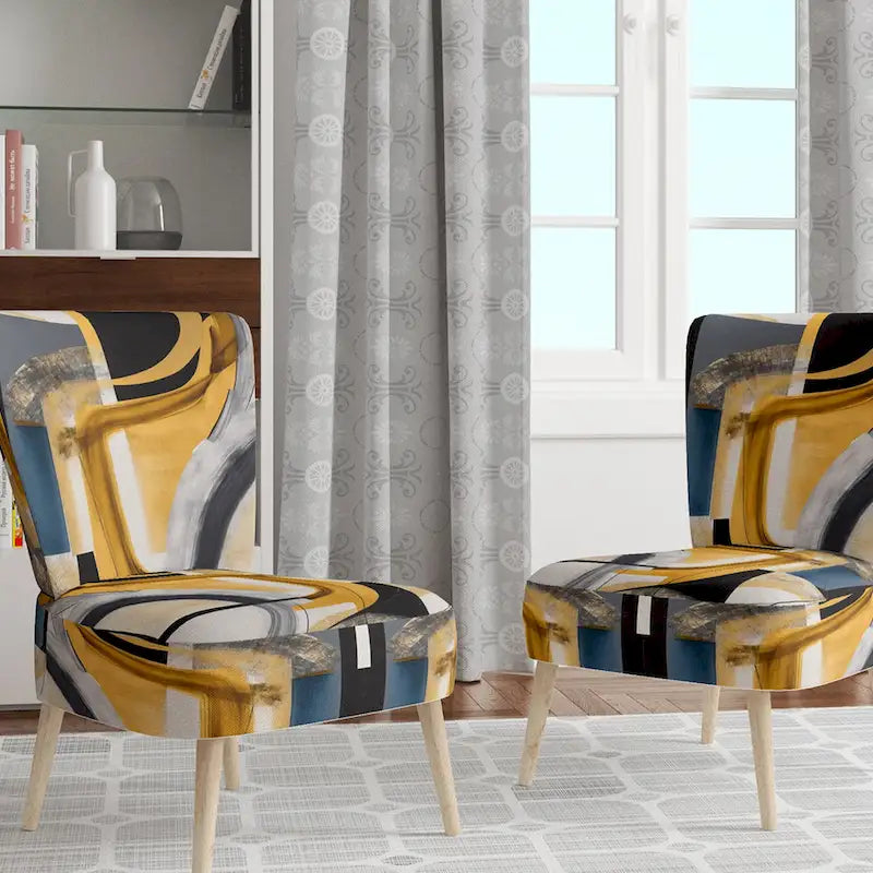 Gepolsterter dekorativer Stuhl/Sessel im modernen Stil in Gold und Schwarz.