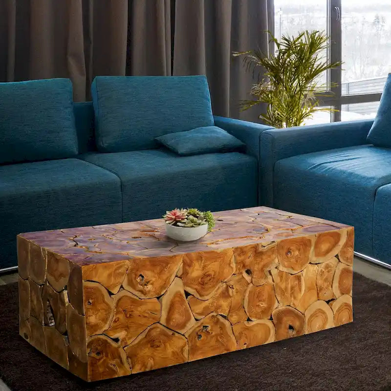 Couchtisch aus rustikalem Teakholz